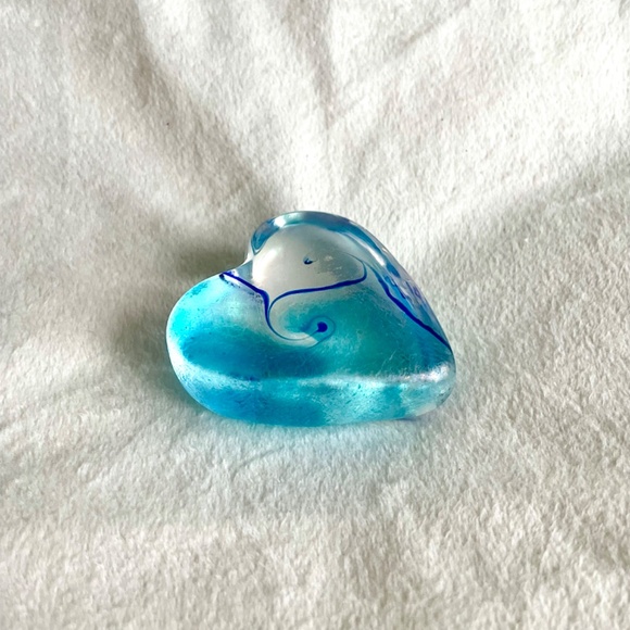 Heart-shaped Glass Paperweight - Picture 3 of 14